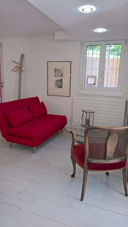 مبيت وإفطار Vully-les-Lacs Swiss Borzoi House المظهر الخارجي الصورة