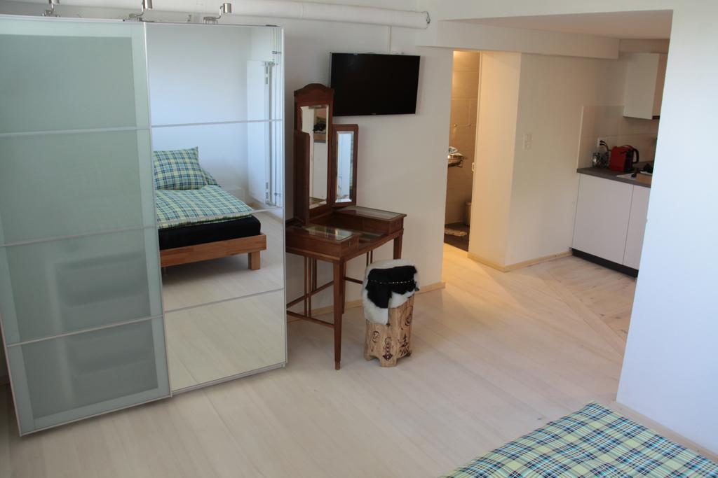 مبيت وإفطار Vully-les-Lacs Swiss Borzoi House الغرفة الصورة